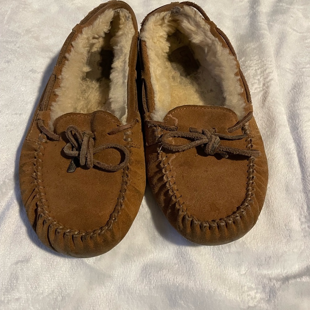Chestnut UGG Dakota moccasins/slippers